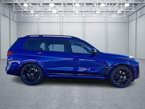2023 BMW X7 M60i