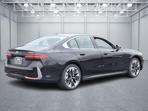 2025 BMW 530 530i xDrive