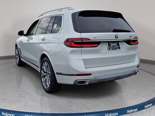 Mineral White Metallic 2026 BMW X7 xDrive40i