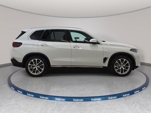 Mineral White Metallic 2024 BMW X5 xDrive40i