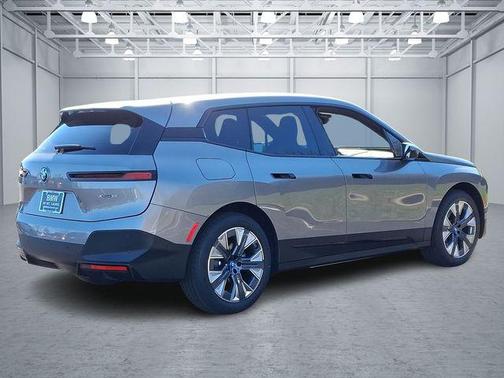 2025 BMW iX xDrive50