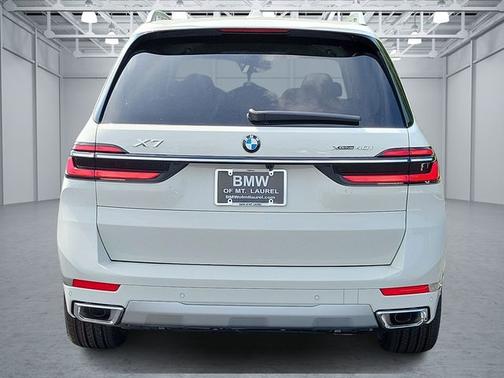 2025 BMW X7 xDrive40i