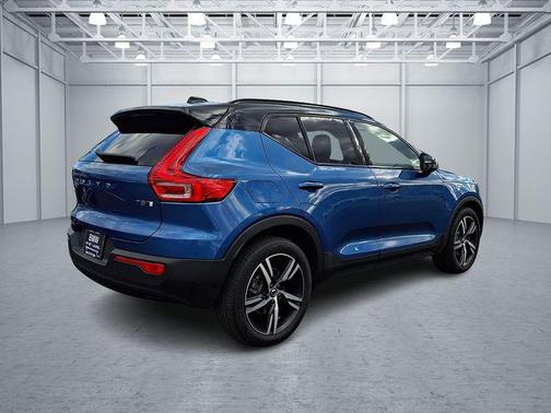 2021 Volvo XC40 R-Design
