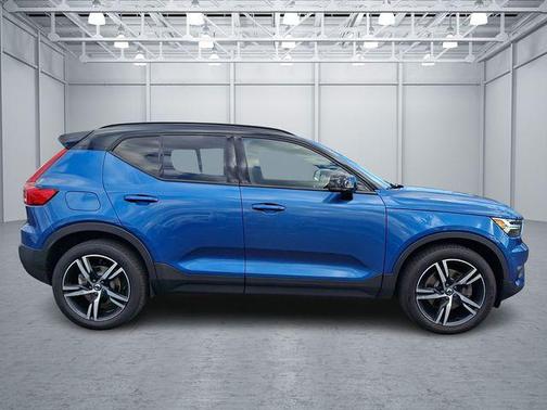 2021 Volvo XC40 R-Design