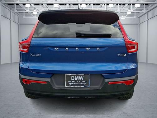 2021 Volvo XC40 R-Design