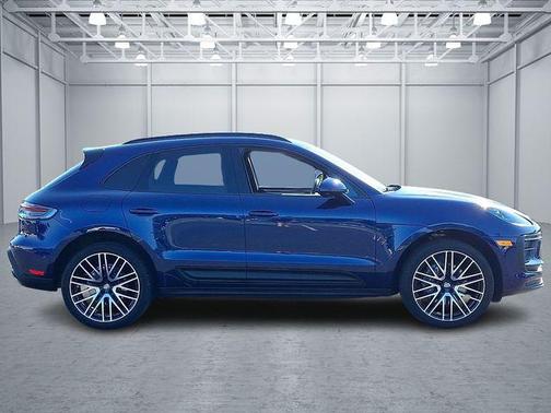 2022 Porsche Macan Base