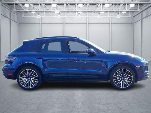 2022 Porsche Macan Base