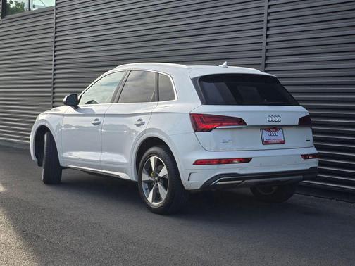 Ibis White 2023 Audi Q5 40 Premium Plus
