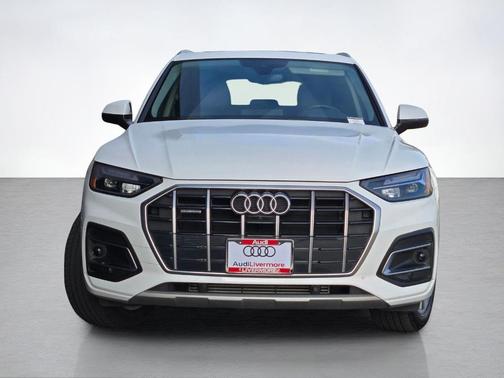 Ibis White 2023 Audi Q5 40 Premium Plus