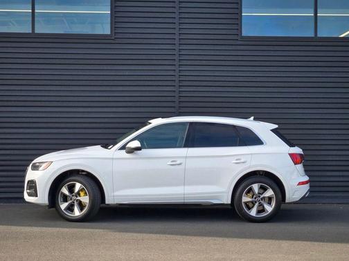 Ibis White 2023 Audi Q5 40 Premium Plus
