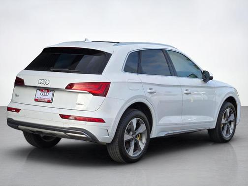 Ibis White 2023 Audi Q5 40 Premium Plus