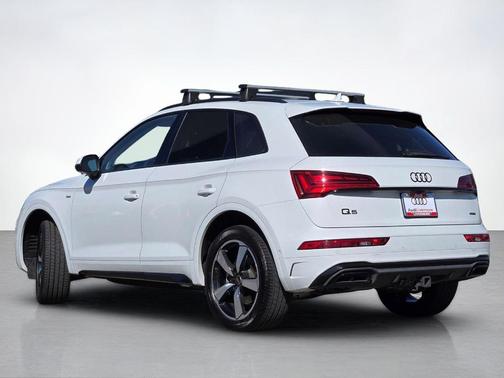 Glacier White Metallic 2023 Audi Q5 45 S line Prestige