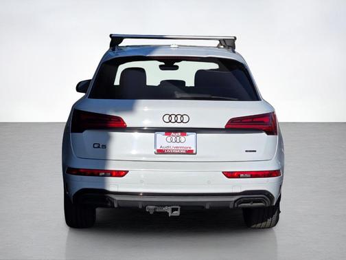 Glacier White Metallic 2023 Audi Q5 45 S line Prestige