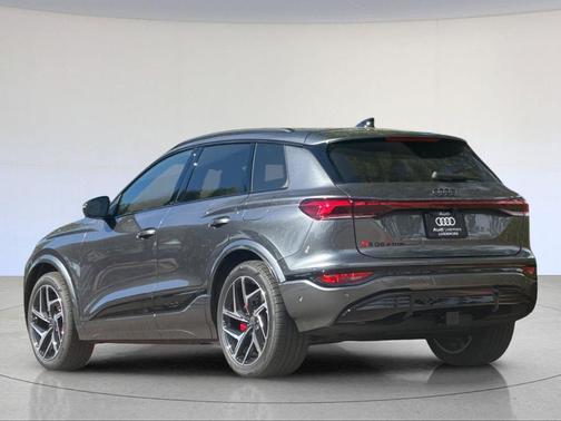 Daytona Gray Pearl 2027 Audi SQ6 e-tron Premium Plus