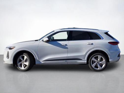 Glacier White Metallic 2025 Audi Q5 2.0T quattro Premium