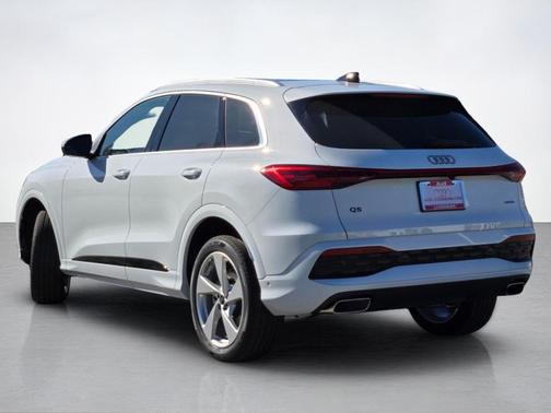White 2025 Audi Q5 2.0T quattro Premium