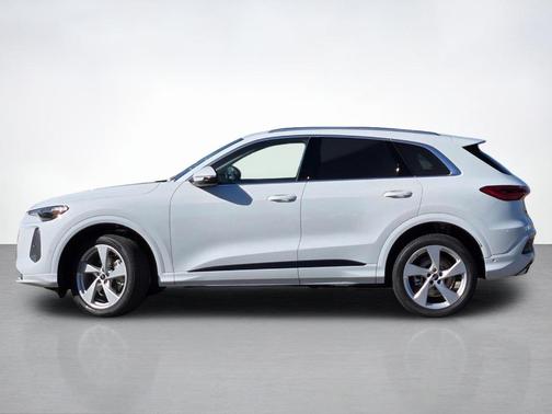 White 2025 Audi Q5 2.0T quattro Premium
