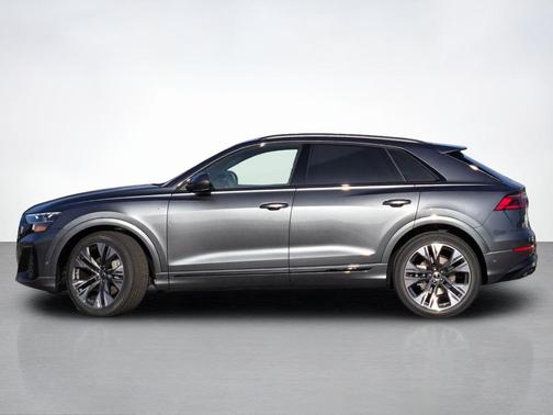 Daytona Gray Pearl Effect 2026 Audi Q8 55 Premium