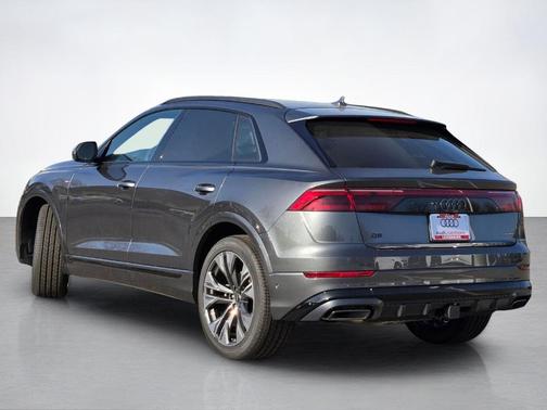 Daytona Gray Pearl Effect 2026 Audi Q8 55 Premium