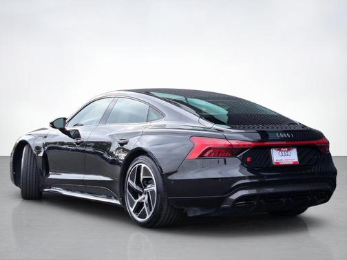 Mythos Black Metallic 2024 Audi RS e-tron GT Base