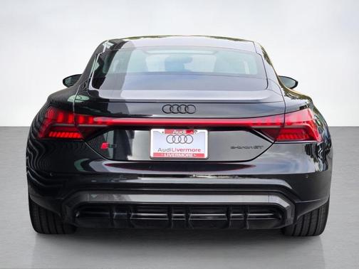 Mythos Black Metallic 2024 Audi RS e-tron GT Base
