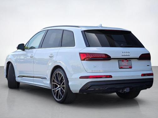 Glacier White Metallic 2022 Audi Q7 55 Prestige