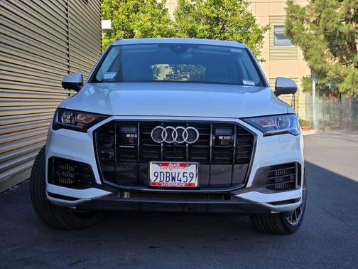 Glacier White Metallic 2022 Audi Q7 55 Prestige