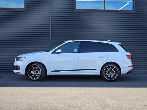 Glacier White Metallic 2022 Audi Q7 55 Prestige