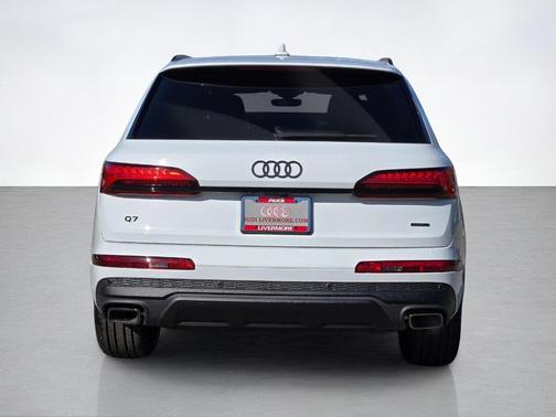 White 2026 Audi Q7 45 Premium