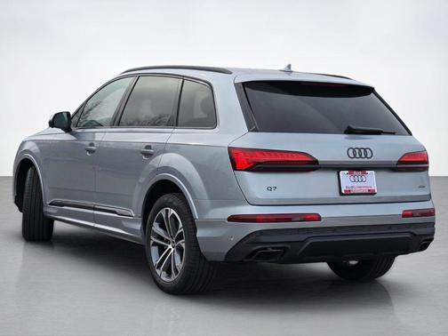 Satellite Silver Metallic 2026 Audi Q7 45 Premium Plus