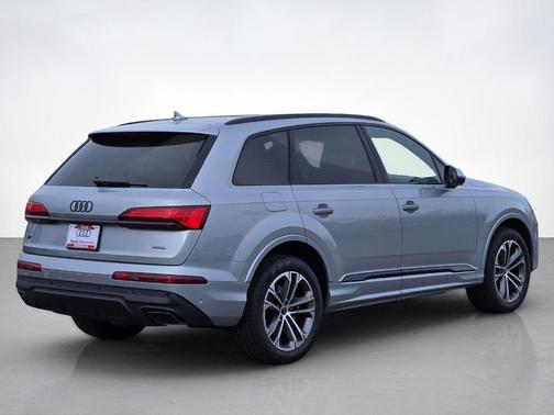 Satellite Silver Metallic 2026 Audi Q7 45 Premium Plus