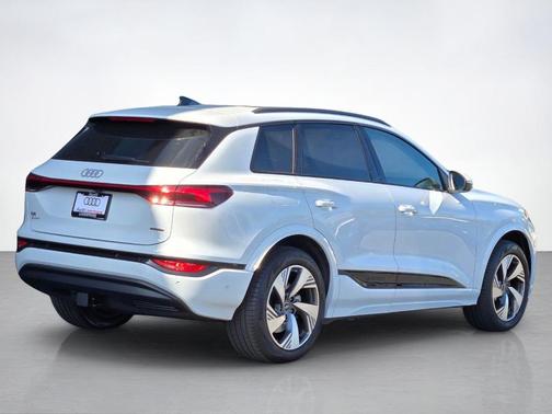 Glacier White Metallic 2025 Audi Q6 e-tron Premium