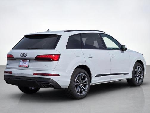 2026 Audi Q7 45 Premium Plus