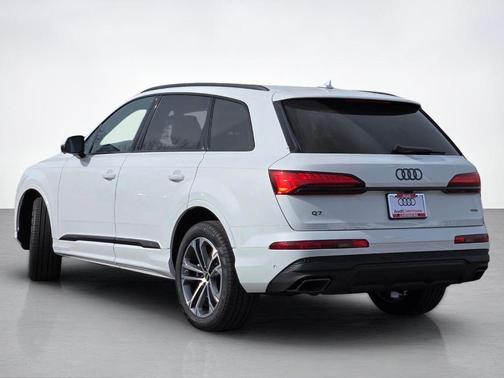 2026 Audi Q7 45 Premium Plus