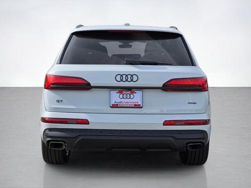 2026 Audi Q7 45 Premium Plus
