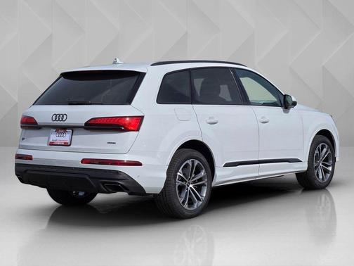 2026 Audi Q7 45 Premium Plus