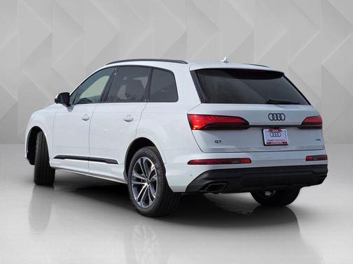 2026 Audi Q7 45 Premium Plus