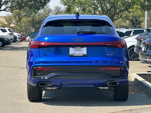 Ultra Blue Metallic 2026 Audi Q5 PLUS
