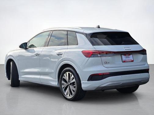 Glacier White Metallic 2023 Audi Q4 e-tron 40 Premium Plus