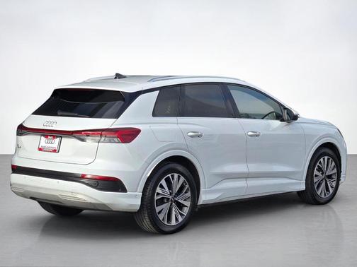 Glacier White Metallic 2023 Audi Q4 e-tron 40 Premium Plus