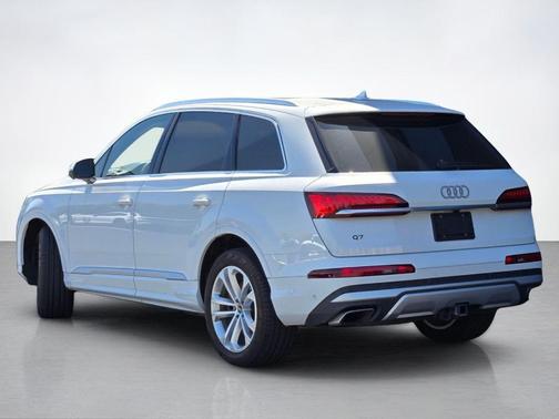 Glacier White Metallic 2025 Audi Q7 55 Premium Plus