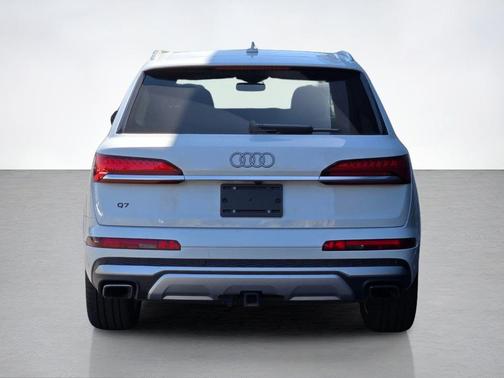 Glacier White Metallic 2025 Audi Q7 55 Premium Plus