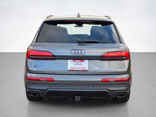 Samurai Gray Metallic 2026 Audi Q7 55