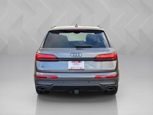 Samurai Gray Metallic 2026 Audi Q7 55