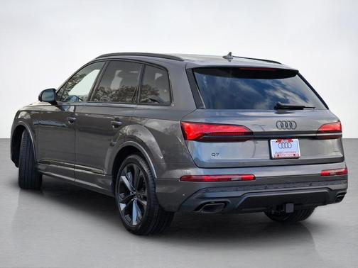 Samurai Gray Metallic 2026 Audi Q7 55