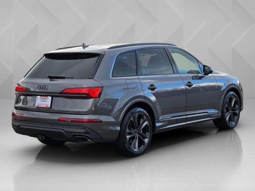 Samurai Gray Metallic 2026 Audi Q7 55