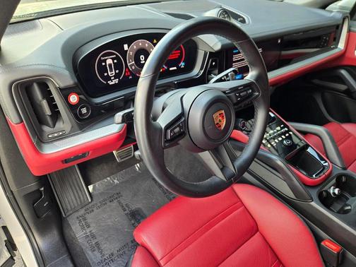 Chalk 2024 Porsche Cayenne S Coupe AWD