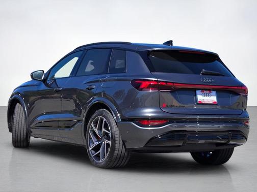 Daytona Gray Pearl 2027 Audi SQ6 e-tron Premium Plus