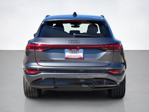 Daytona Gray Pearl 2027 Audi SQ6 e-tron Premium Plus