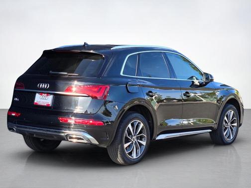 Mythos Black Metallic 2023 Audi Q5 45 S line quattro Premium